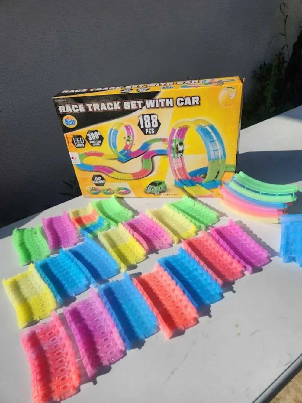 Magic Tracks Flexible Racetrack Track Racecar Toy Snap Together Pieces Car not i